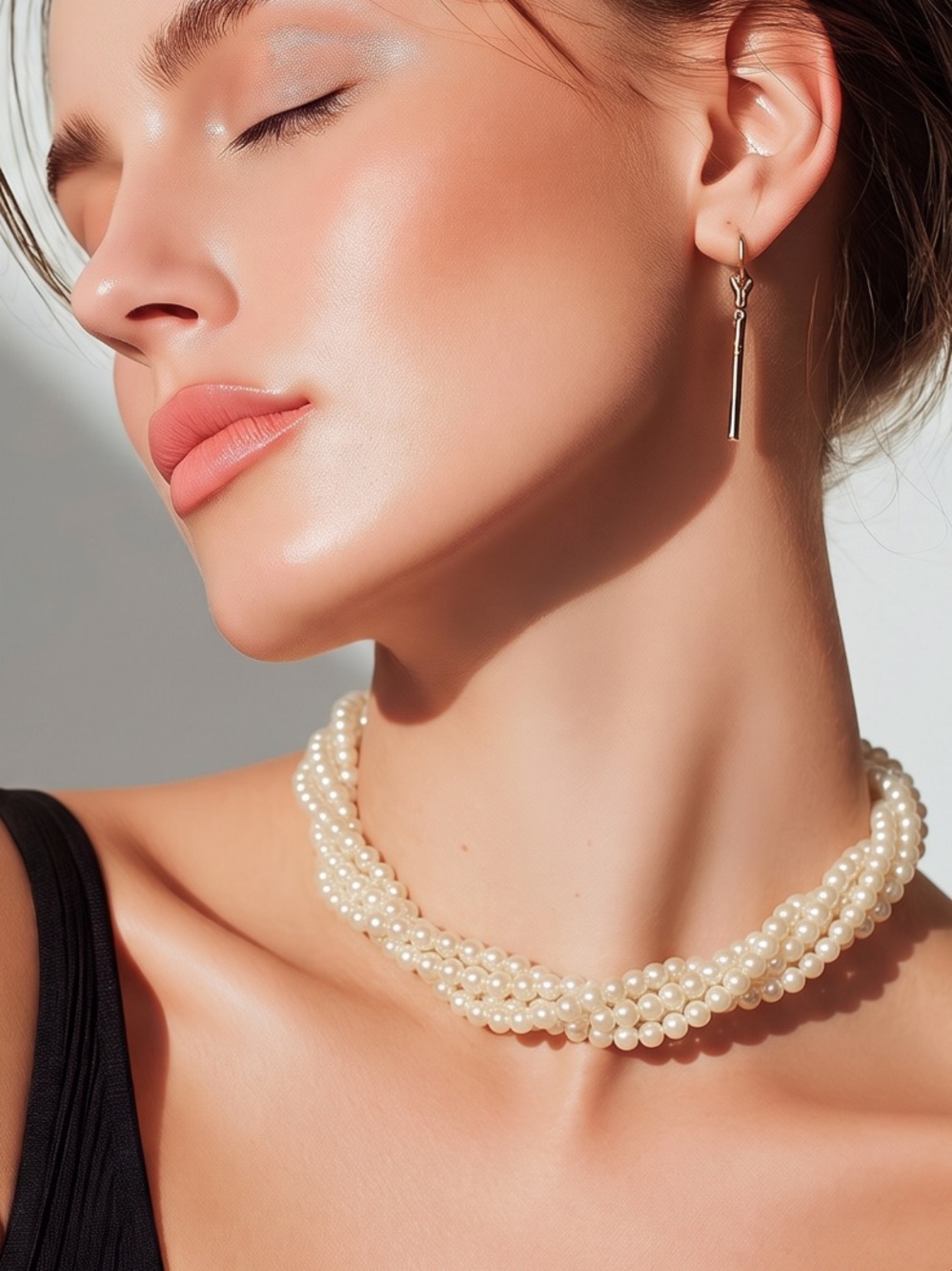 Elegant Pearl Necklace/Choker.
